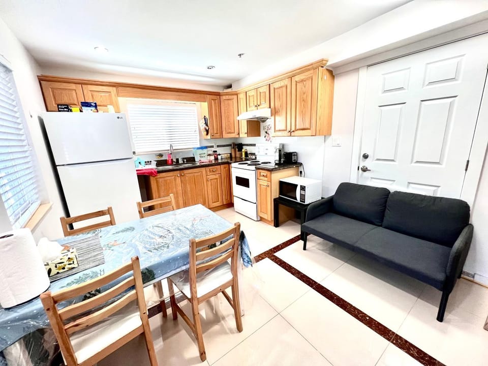 Seating area, Dining area