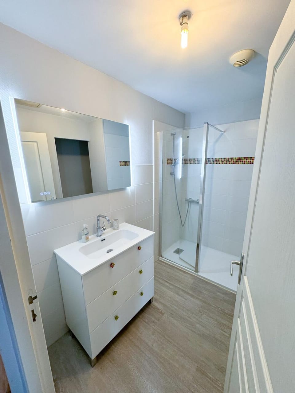 Shower, Bathroom, towels