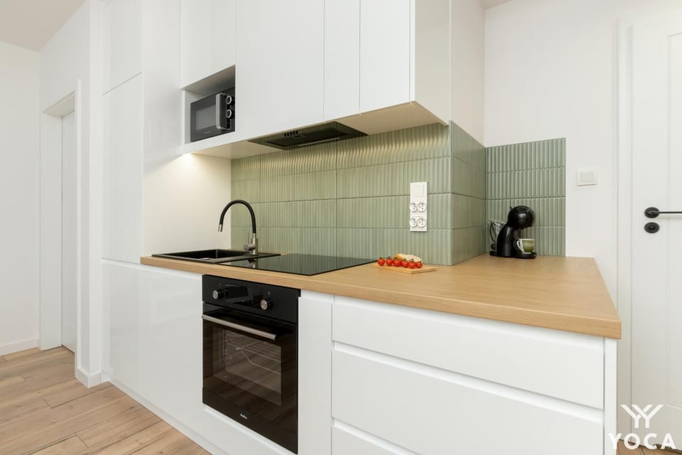 Coffee/tea facilities, Kitchen or kitchenette, stove, kitchen