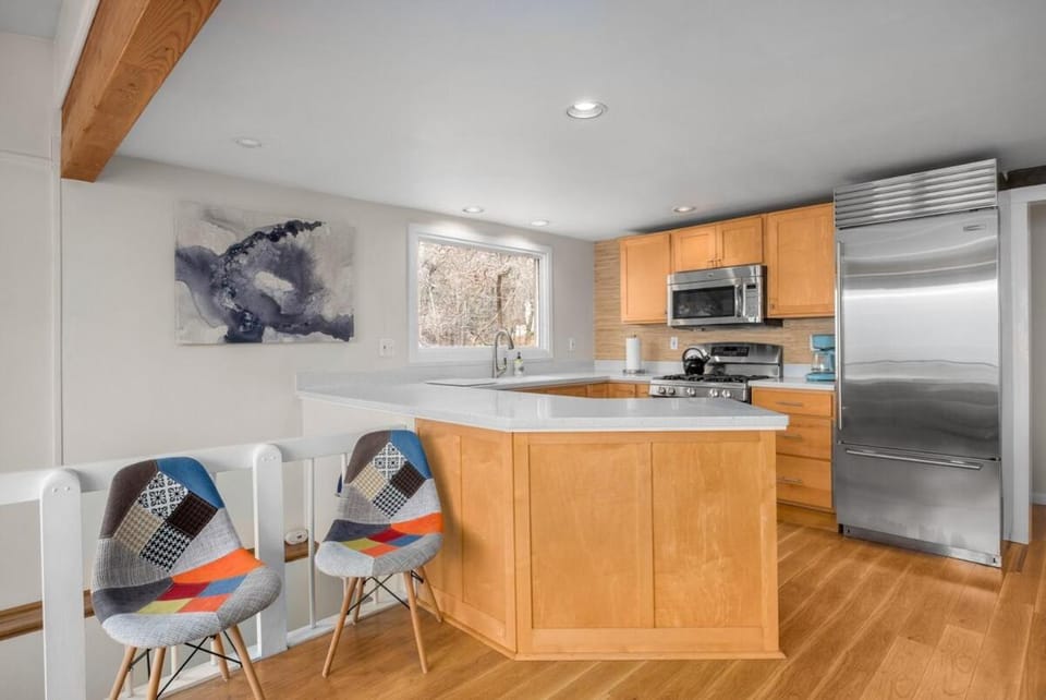 Gorgeous Beach! Lakefront with large Wooden Deck House in Norton Shores