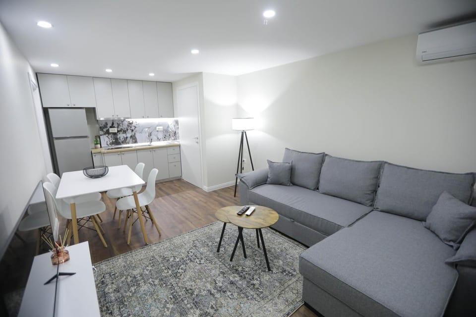 TV and multimedia, Living room, Seating area, Dining area, air conditioner