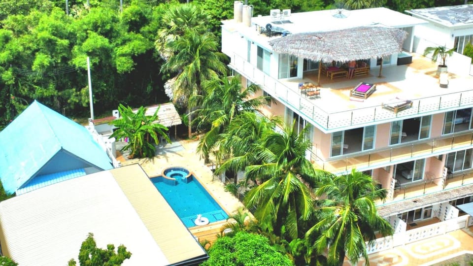 Property building, Day, Bird's eye view, Garden, Pool view, Swimming pool, sunbed