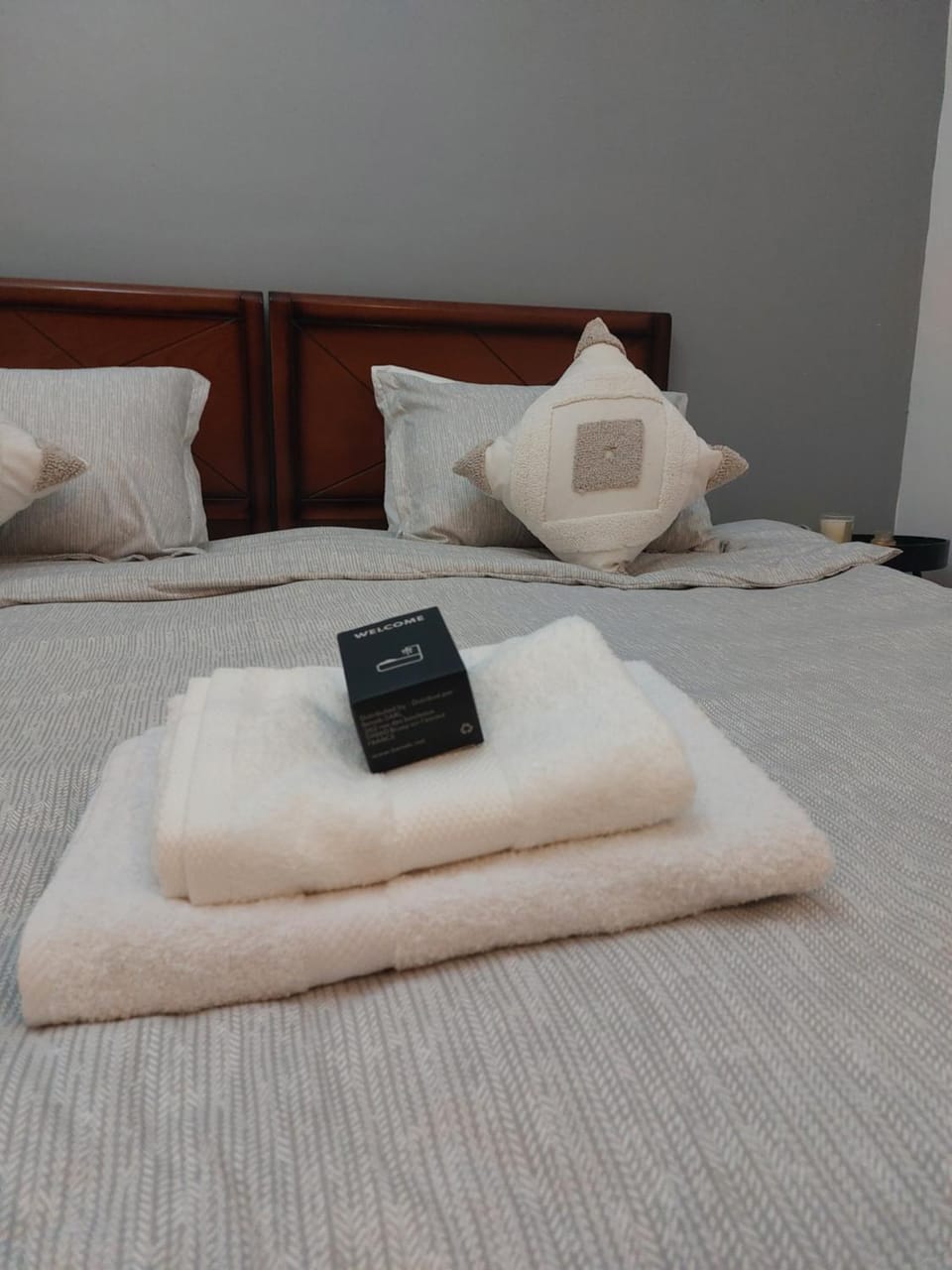 Photo of the whole room, Bedroom, towels