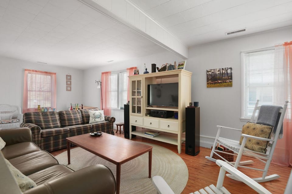 Timeout - Lovingly renovated cottage close to Downtown! House in Chincoteague Island