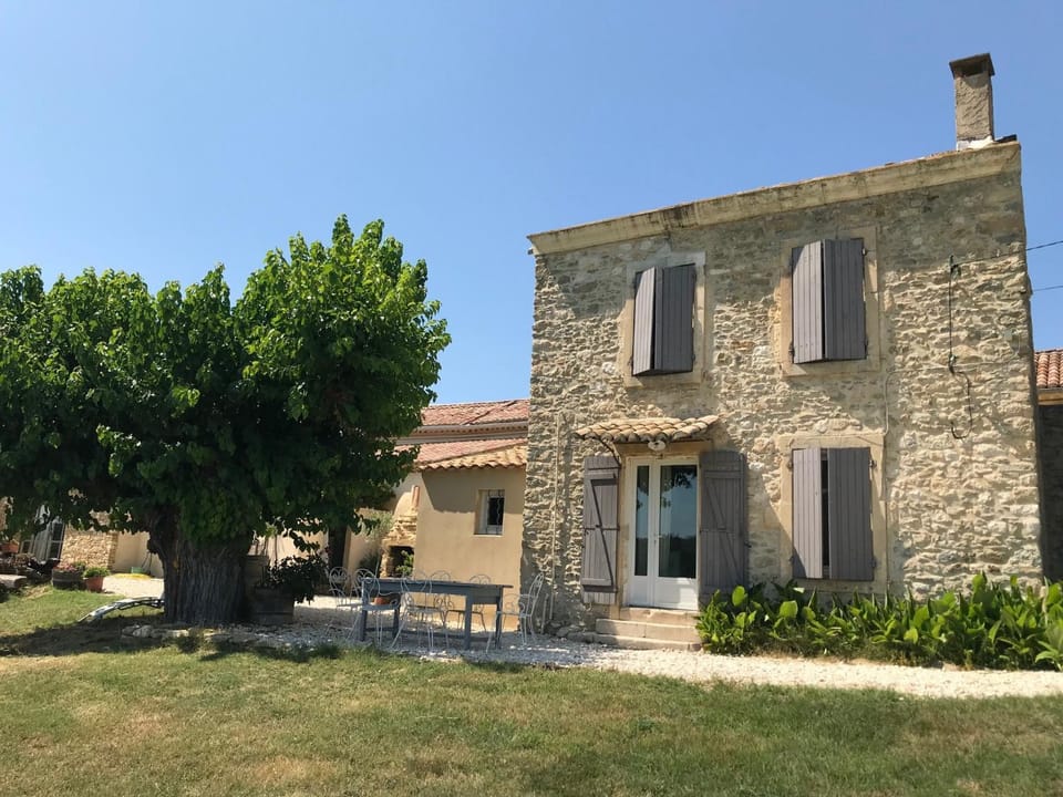 Véritable mas provençal avec 3 logements en pleine nature Apartment in Provence-Alpes-Côte d'Azur