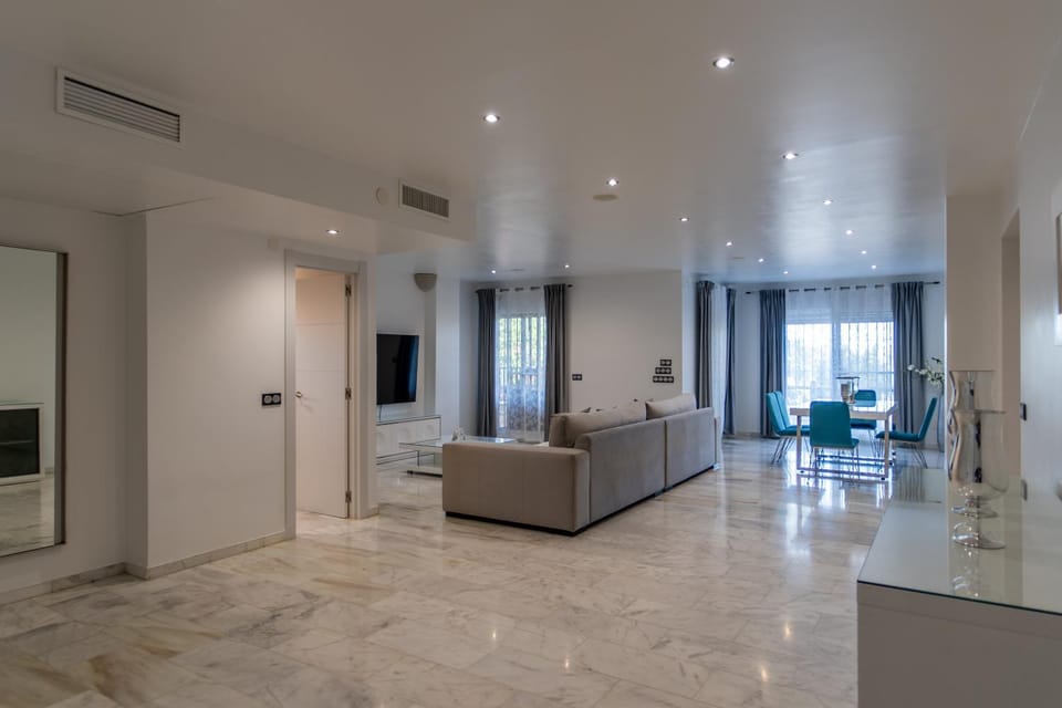 Luxury Vacation Villa Villa in Marbella
