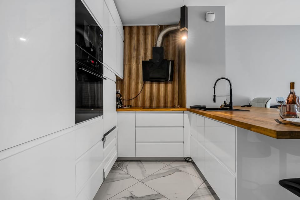 Kitchen or kitchenette, dishwasher, oven, stove