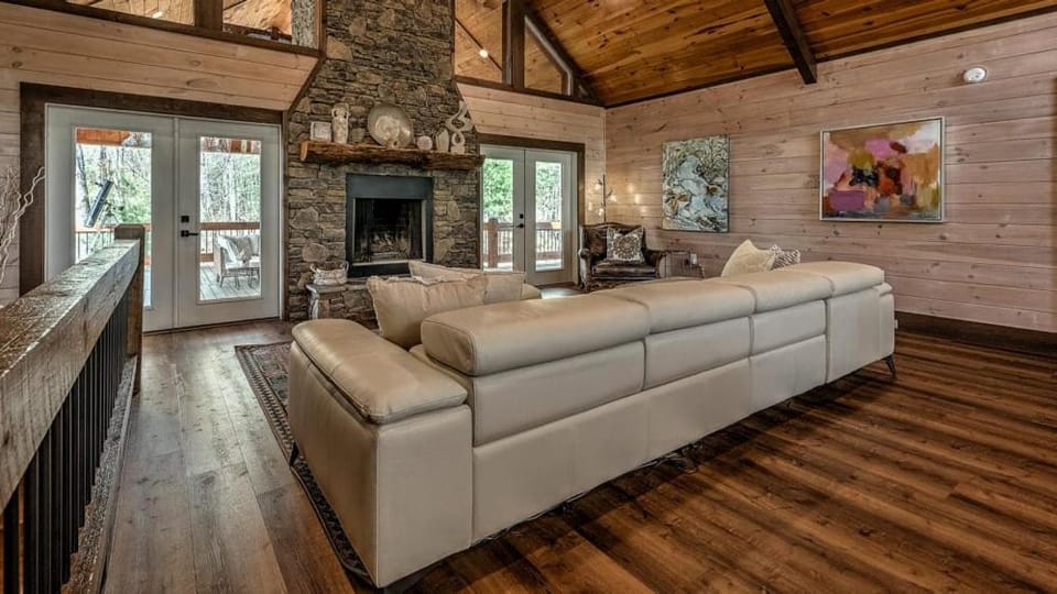Cardinal Lodge House in Georgia