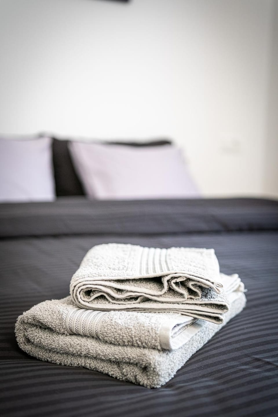 Bed, towels