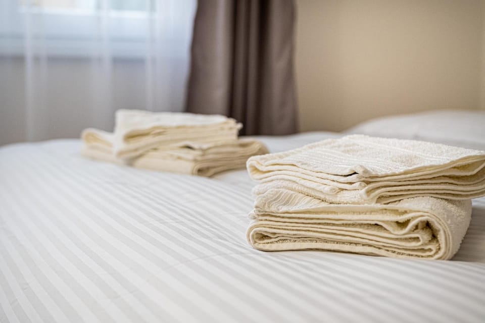 Bedroom, towels
