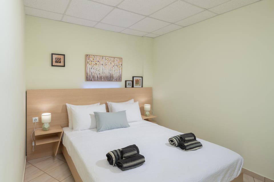 Bed, TV and multimedia, Bedroom