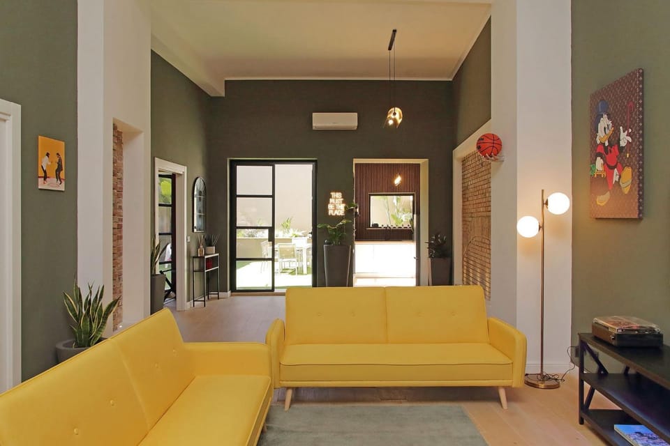 Living room, Seating area