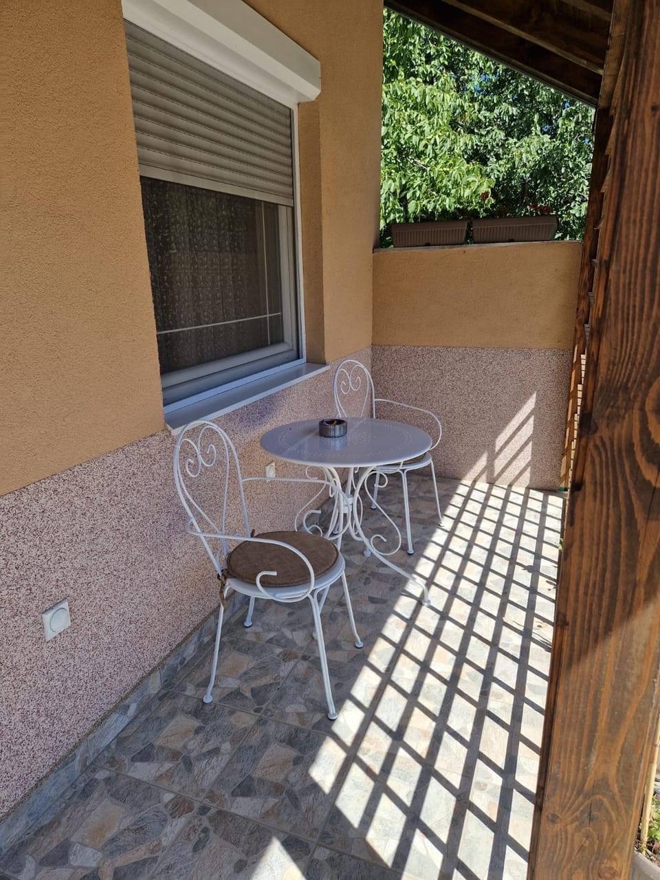 Property building, Patio, Balcony/Terrace