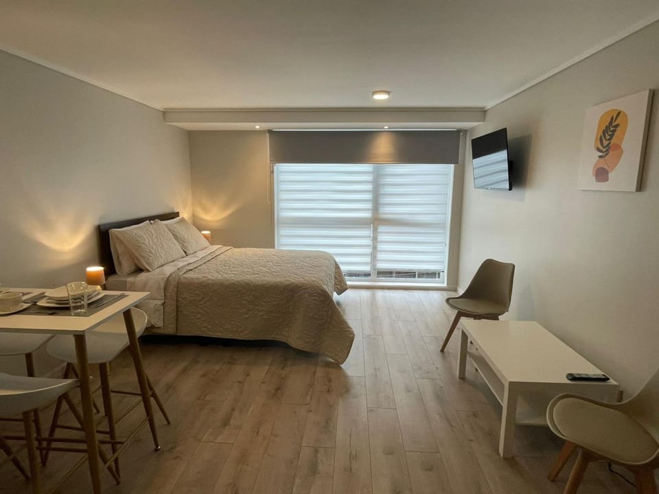 Photo of the whole room, Bedroom