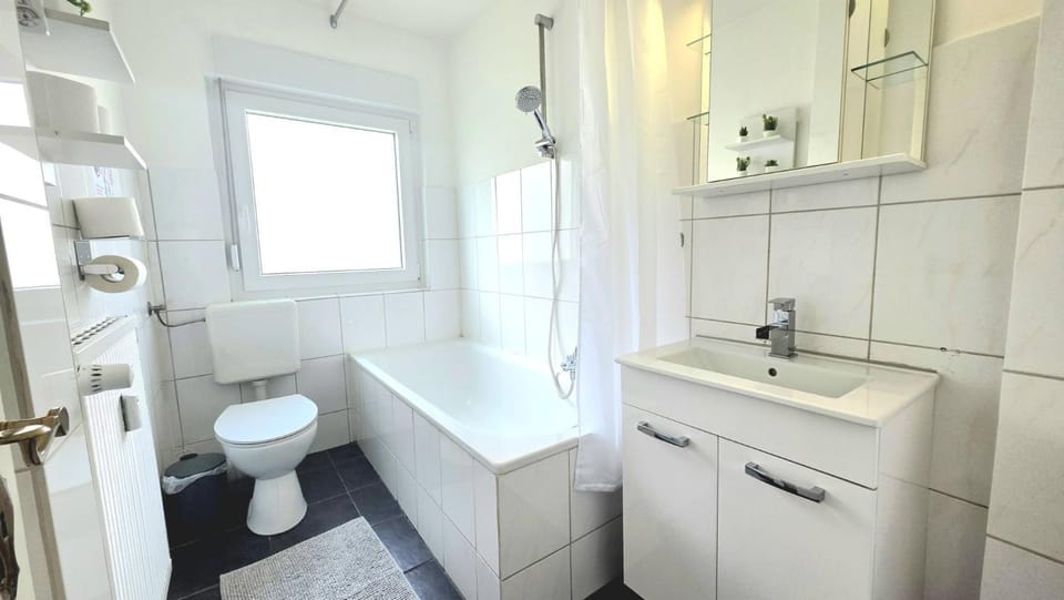 Shower, Toilet, Bathroom, Bath, towels