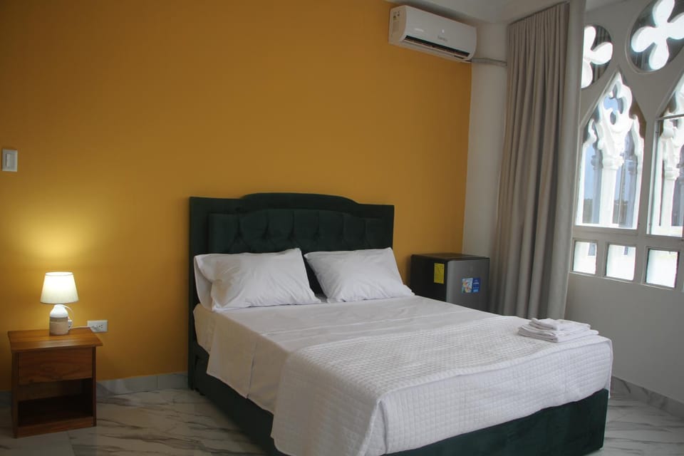 Bed, Photo of the whole room, Bedroom, air conditioner