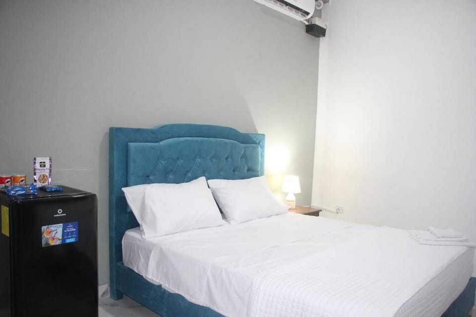 Bed, Photo of the whole room, Bedroom, air conditioner