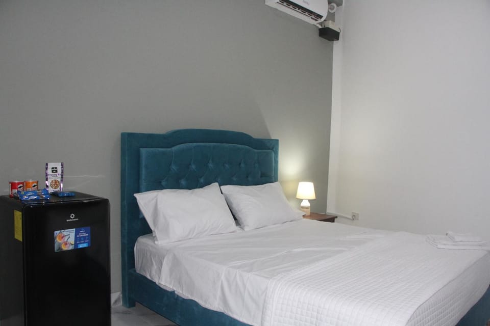 Bed, Photo of the whole room, Bedroom, air conditioner