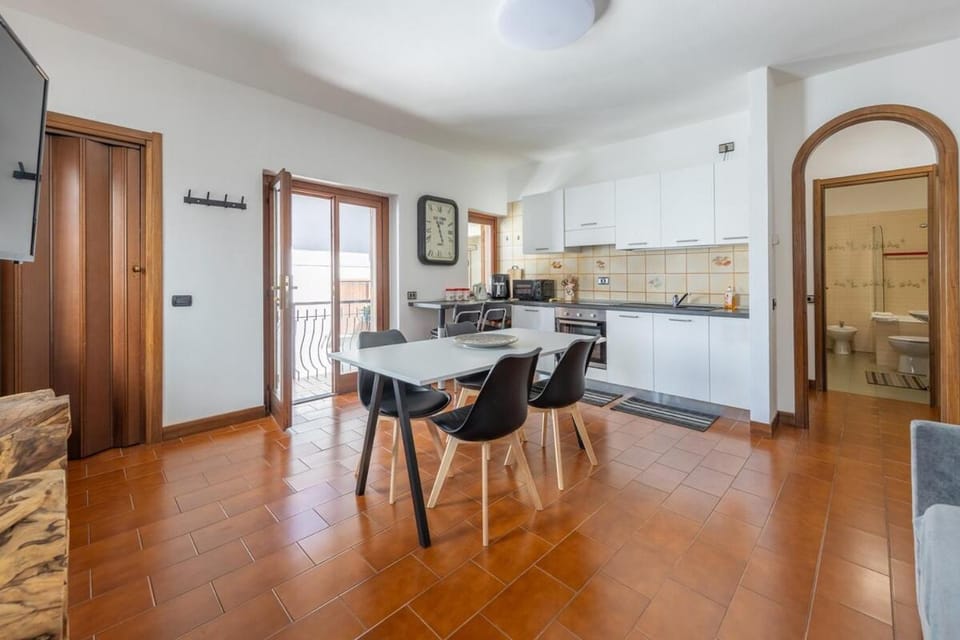Kitchen or kitchenette, Living room, Seating area, Dining area, pet friendly, stove