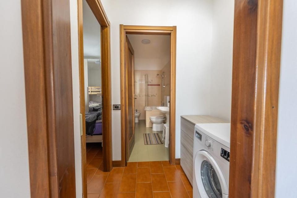 Toilet, Bathroom, towels, washing machine