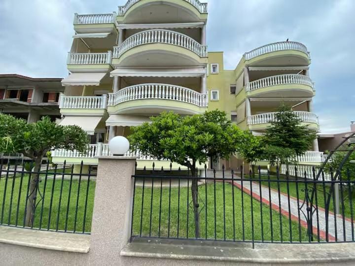 Property building, Garden, Garden view
