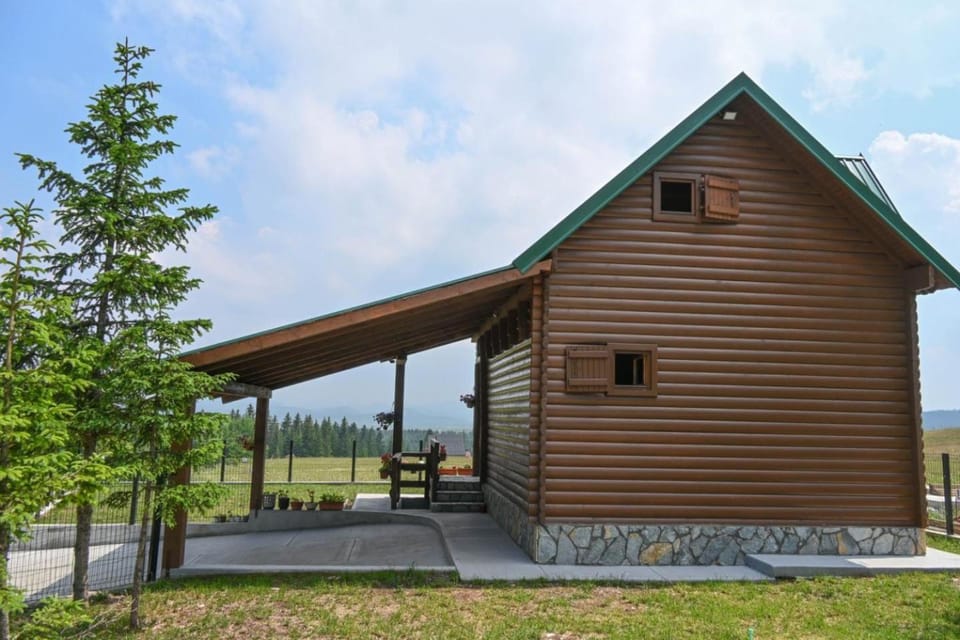 Mountain Viewpoint House in Montenegro