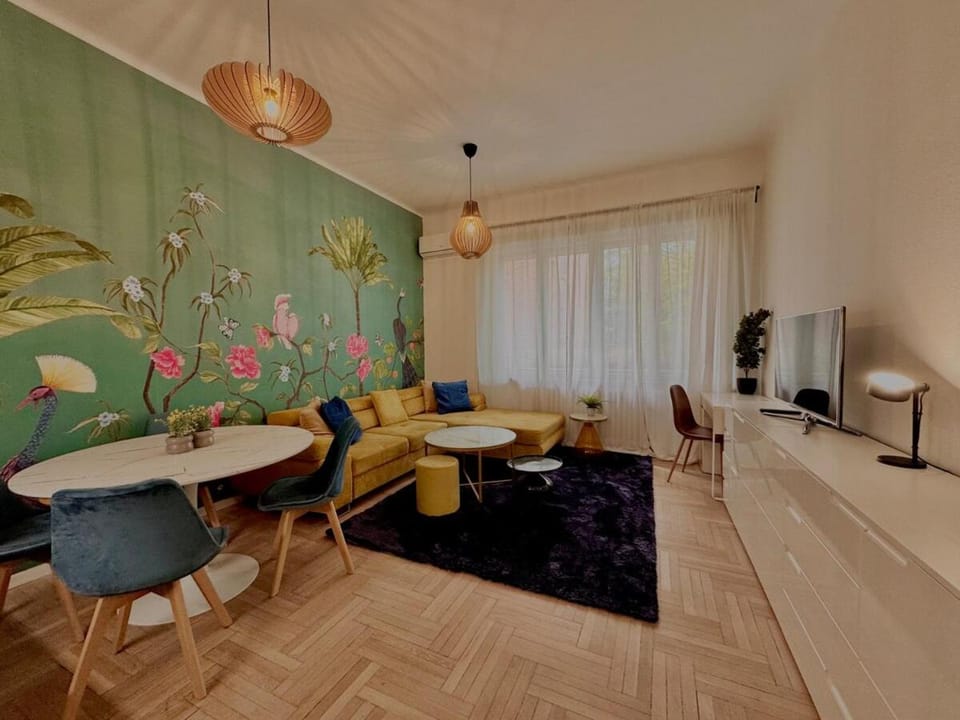 Azure Residence - Modern 2BR Apartment in Hungary