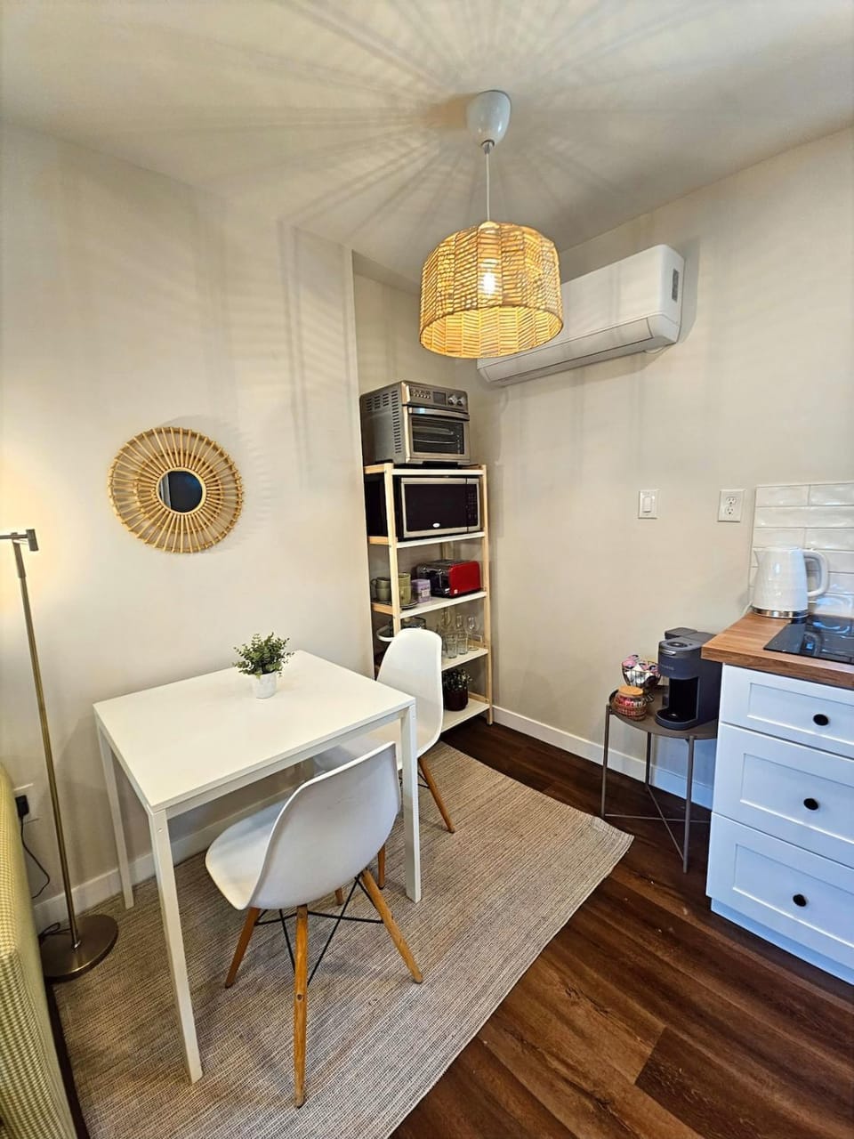 Seating area, Dining area