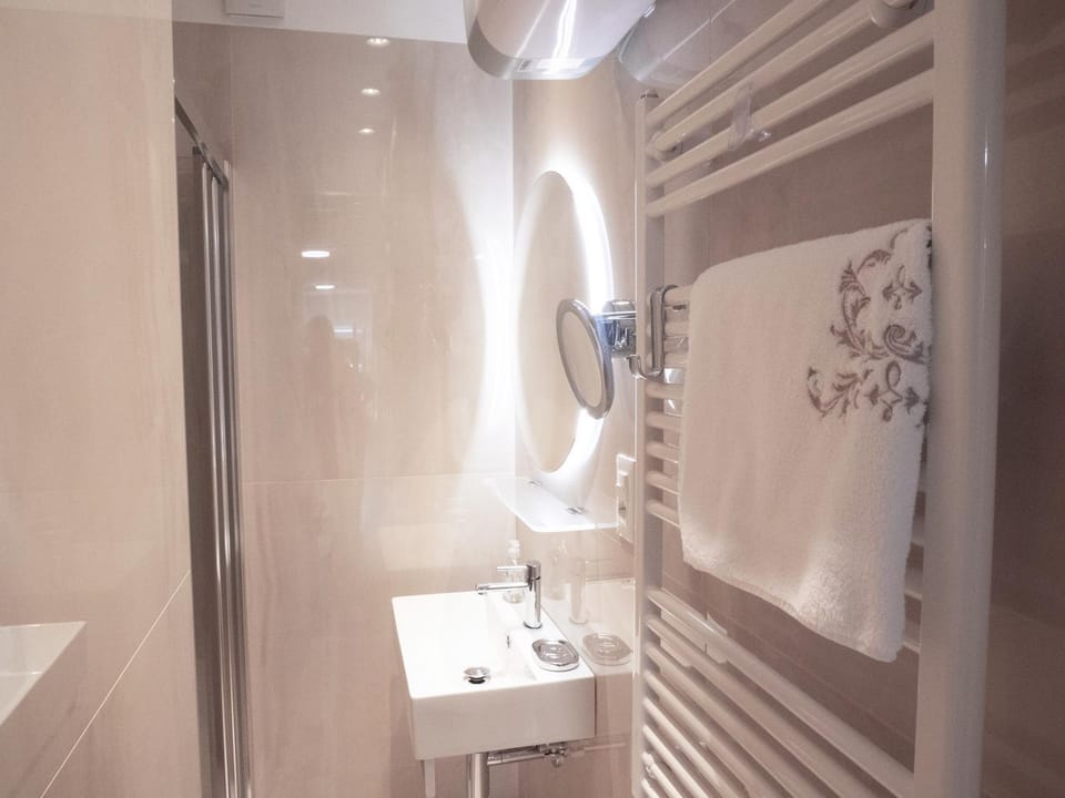 Pinia City Centre Modern Studio with Shared Bathroom Apartment in Ljubljana