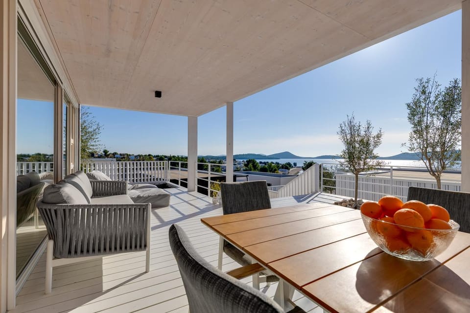 Patio, Day, Natural landscape, View (from property/room), Balcony/Terrace, Living room, Food and drinks, Seating area, Dining area, Food, Lake view, River view, Sea view