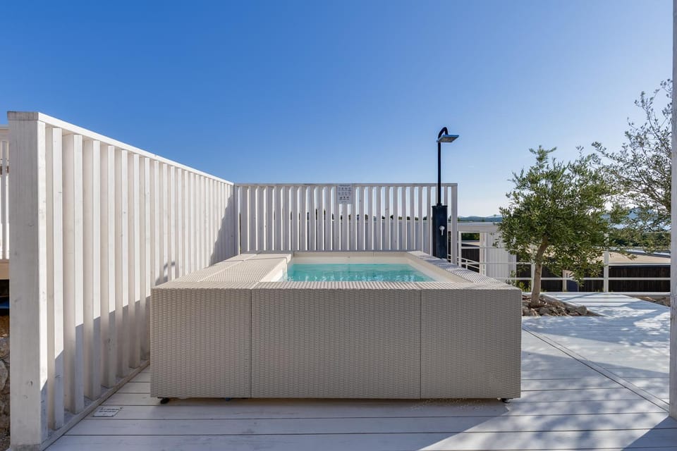 Day, Natural landscape, Pool view, Swimming pool