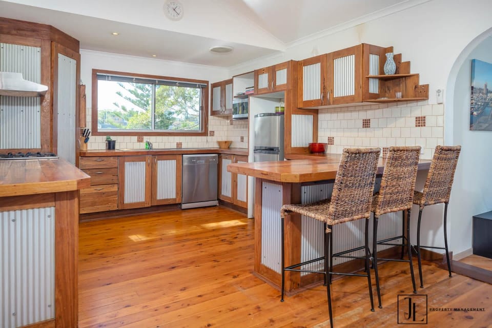 Kitchen or kitchenette, Seating area, dishwasher, oven, pet friendly, stove, toaster