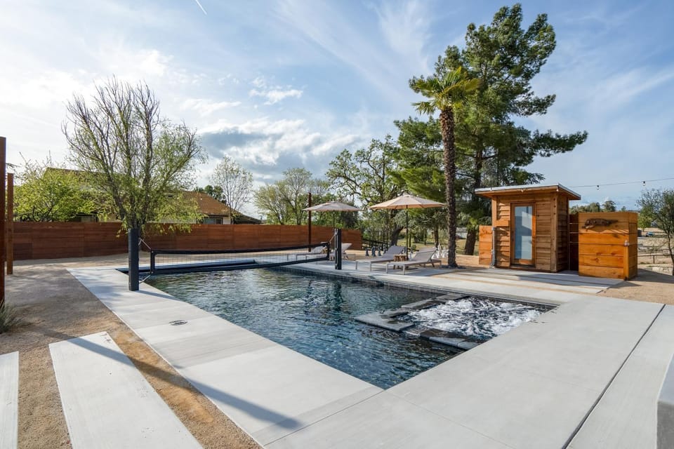 Hot Tub, Swimming pool