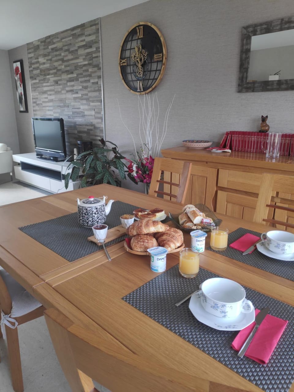 Dining area, Breakfast, Continental breakfast