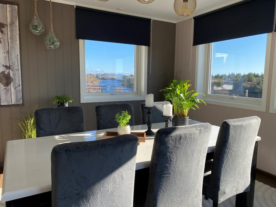 Natural landscape, Living room, Seating area, Dining area, Sea view