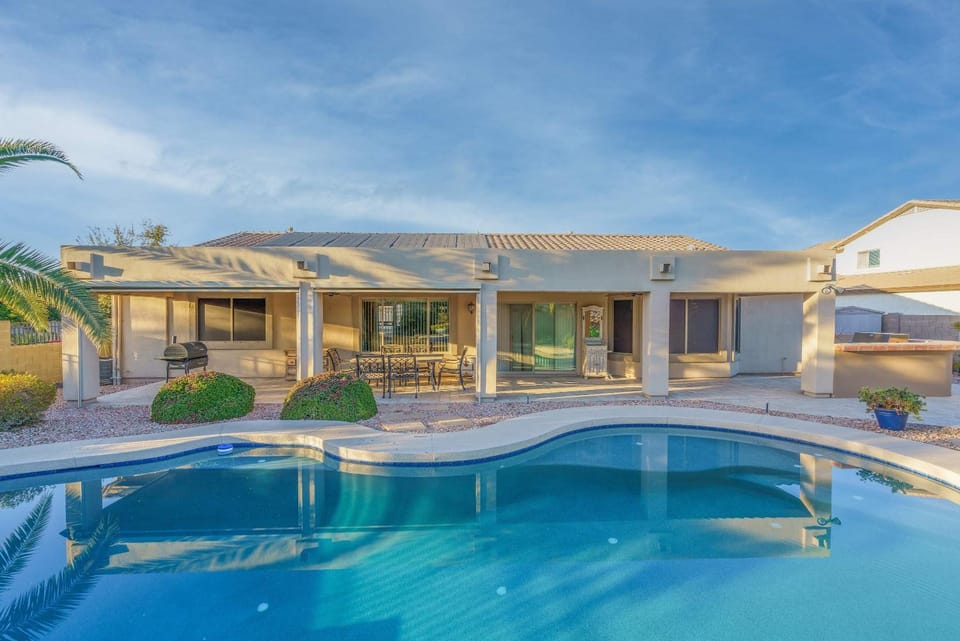 Luxe Pool BBQ & Backyard Paradise House in Goodyear