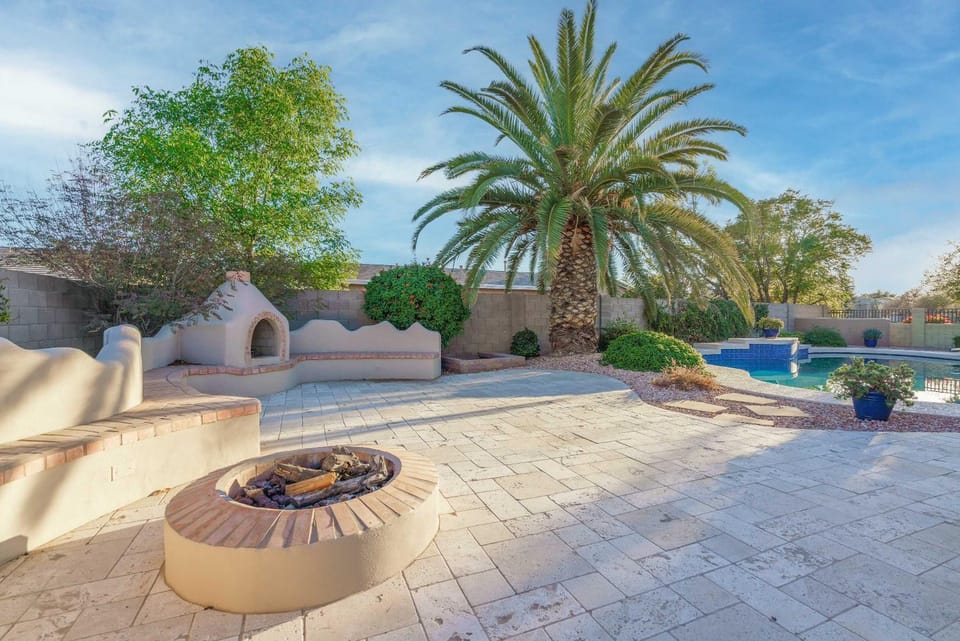 Luxe Pool BBQ & Backyard Paradise House in Goodyear