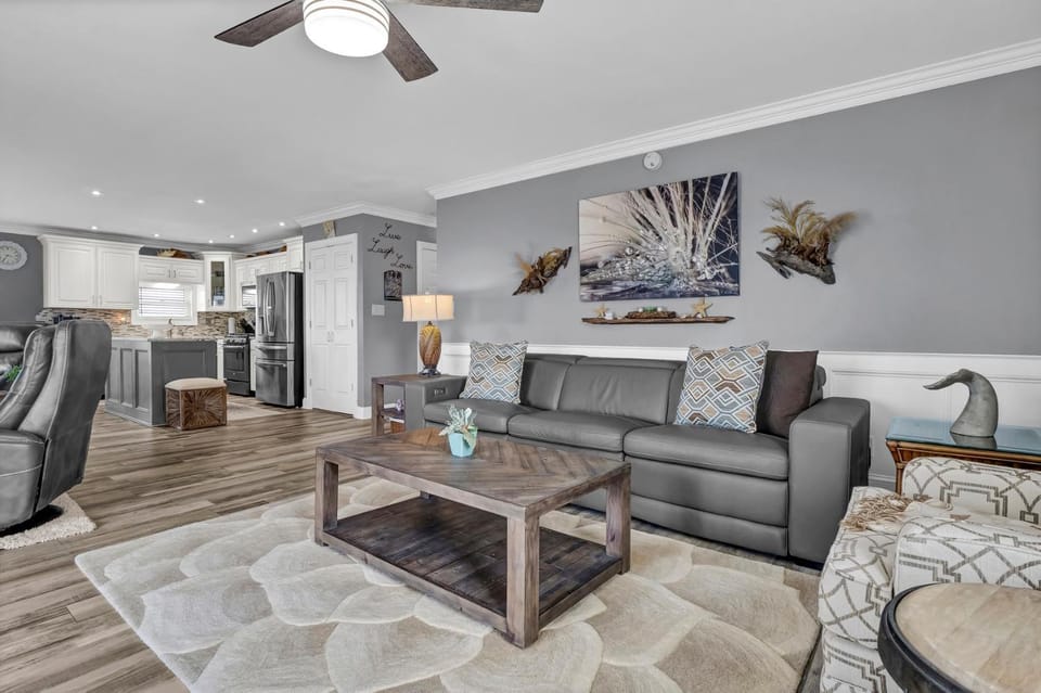 Waves & Wings House in North Topsail Beach