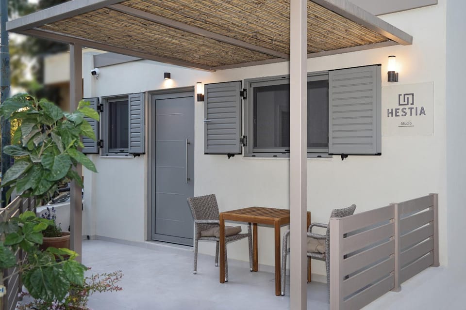 Property building, Patio, Summer, View (from property/room), Balcony/Terrace, Dining area, City view, Garden view, Landmark view, Mountain view, Street view, Quiet street view, Inner courtyard view