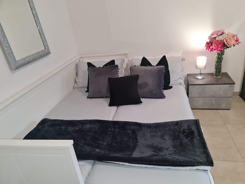 Bed, Bedroom