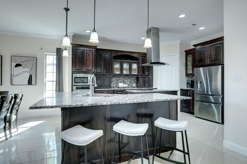 Kitchen or kitchenette, Lounge or bar, Dining area, dishwasher, oven, pet friendly, stove, toaster
