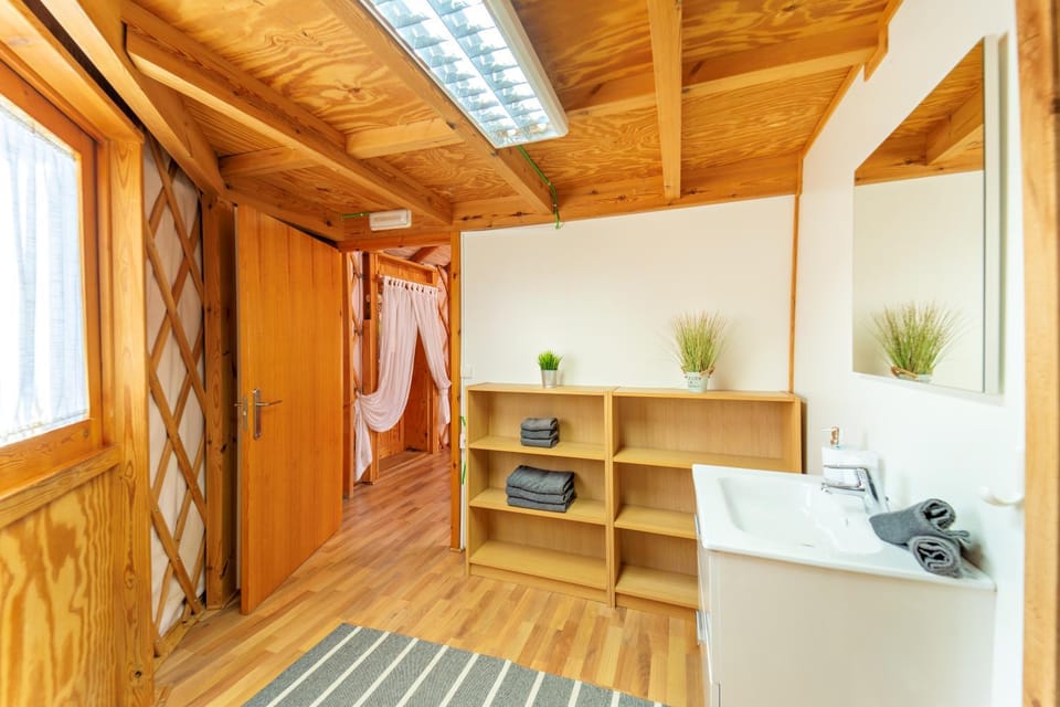 Bathroom, towels
