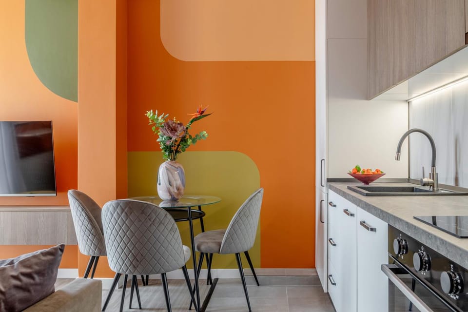 TV and multimedia, Kitchen or kitchenette, Living room, Seating area, Dining area