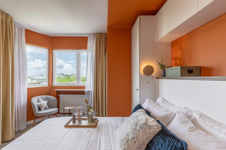 Bed, Photo of the whole room, Seating area, Bedroom