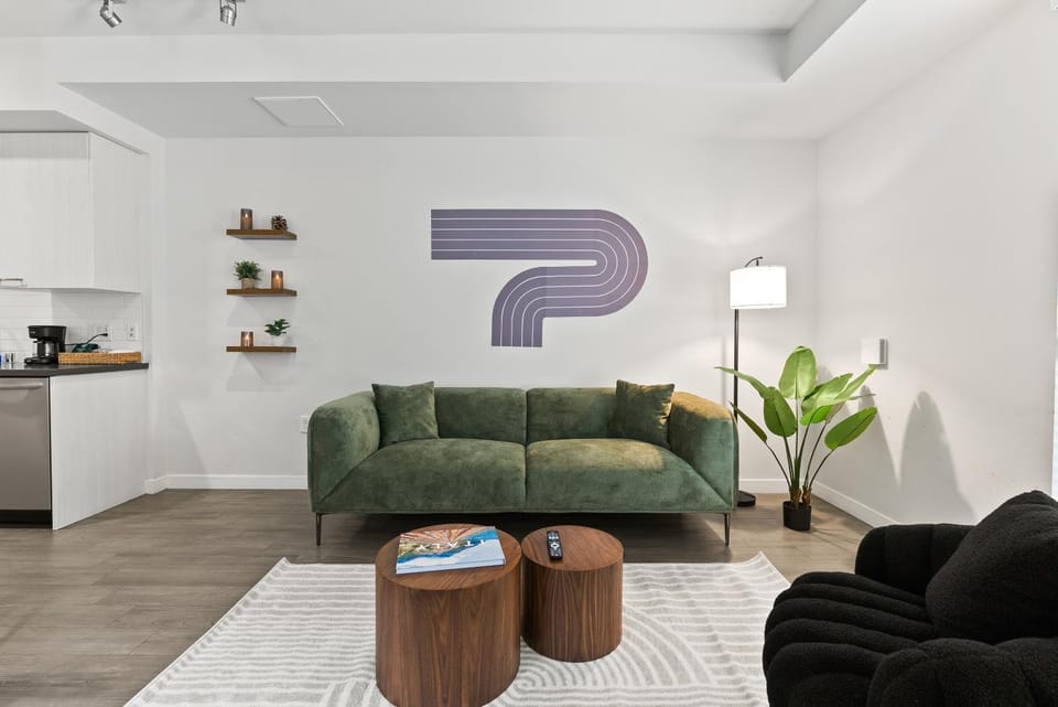 Spacious and Bright West Hollywood Pool & Gym Apartment in West Hollywood