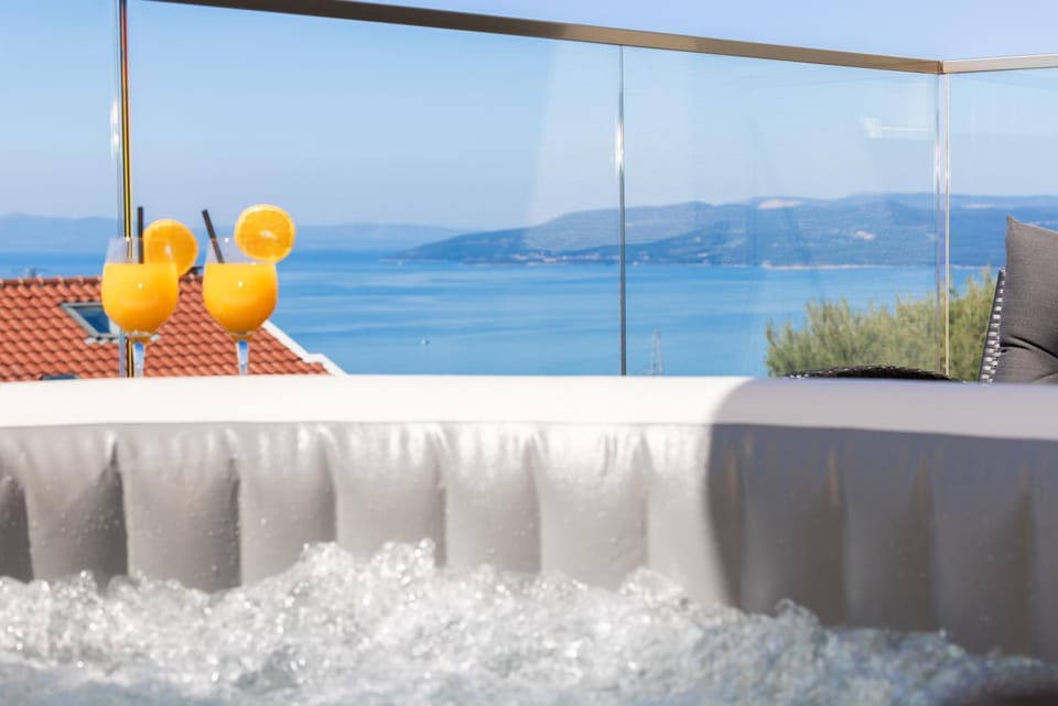 Natural landscape, Hot Tub, Balcony/Terrace, Sea view, Drinks