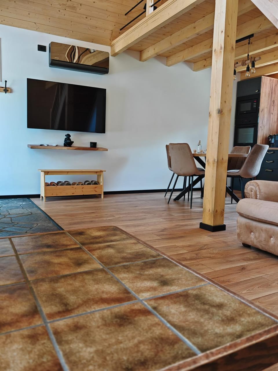 Communal lounge/ TV room, TV and multimedia, Living room