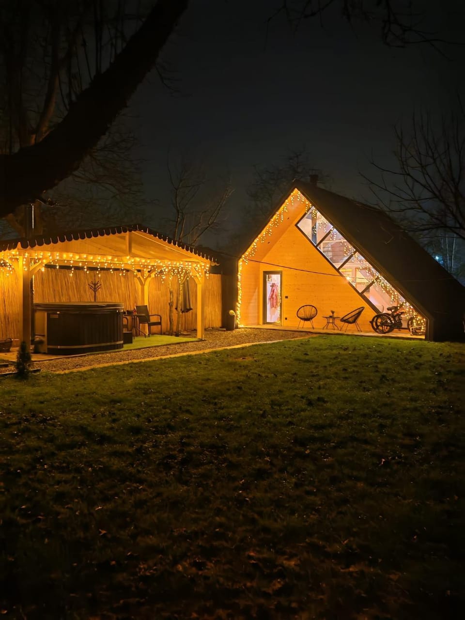 Property building, Hot Tub, Seating area, Swimming pool