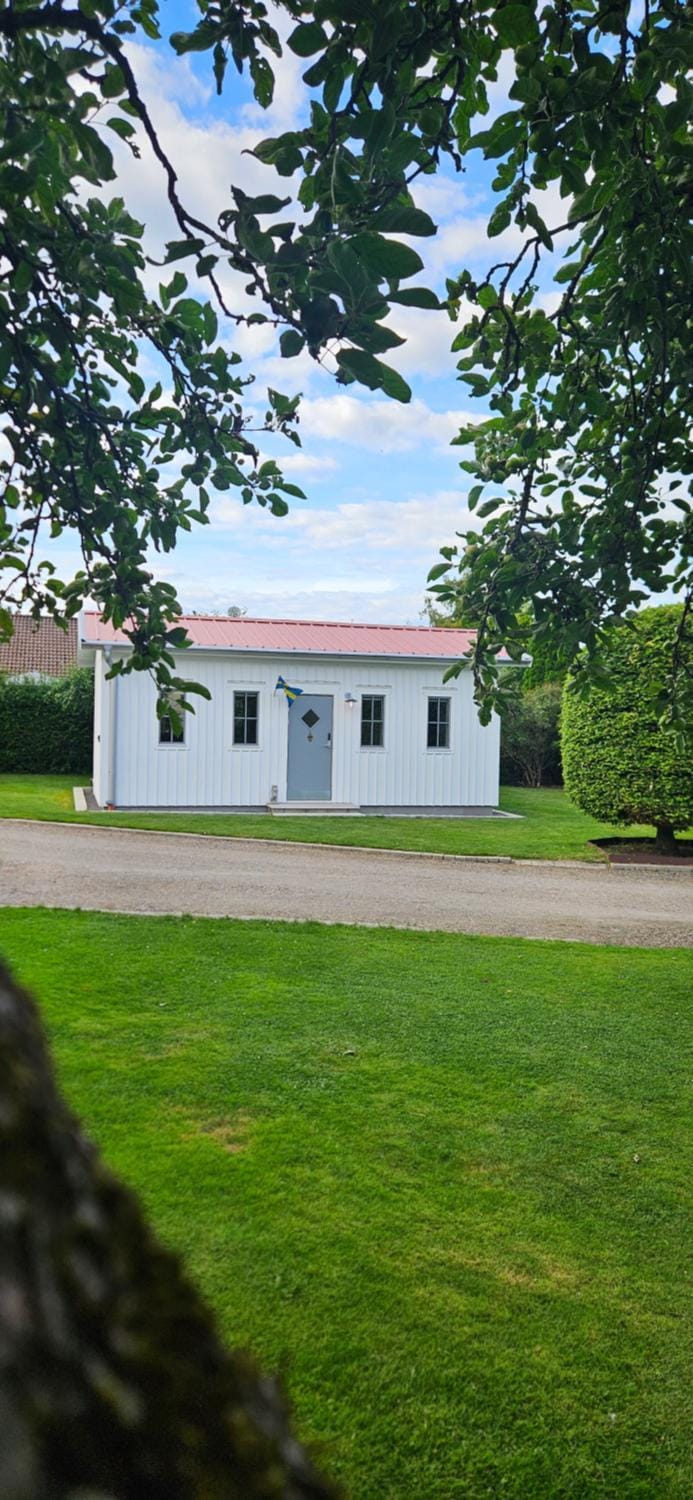 Property building, Day