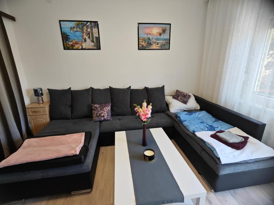 Bed, Living room